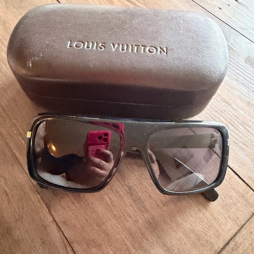 Louis Vuitton Dark Frame Sunglasses